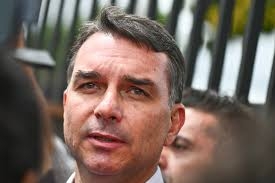 Flávio Bolsonaro: ‘Roubalheira na mais alta cúpula do Judiciário’