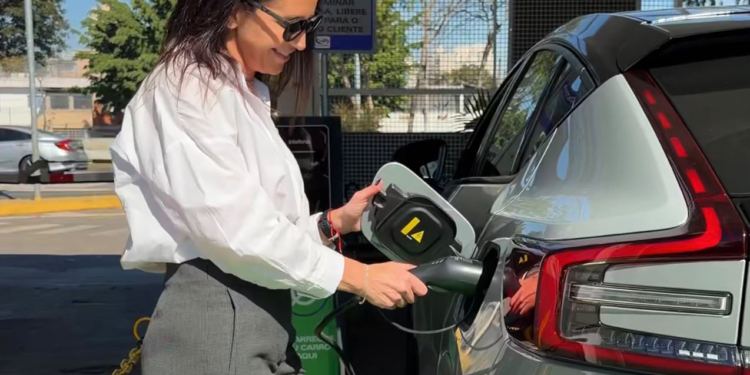 FUABC e FMABC inauguram carregadores para veículos elétricos no campus universitário