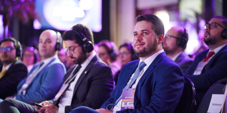 Gilvan leva experiências de Santo André sobre IA ao maior evento jurídico do Brasil, em Porto Alegre