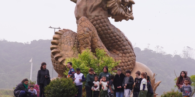 Crianças da Associação Tornar a Brotar participam de ação ambiental do PEPTA no Parque Oriental