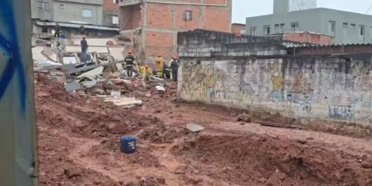 Prédio residencial desaba e deixa quatro feridos em São Bernardo