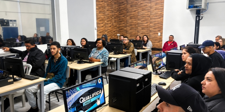 Qualifica Mauá forma 650 alunos no primeiro semestre