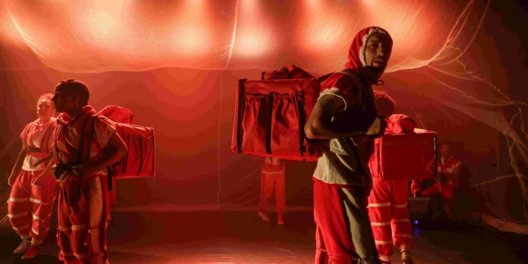 Núcleo Iêê apresenta o espetáculo de dança “Tudo Que a Boca Come” no Sesc Pompeia