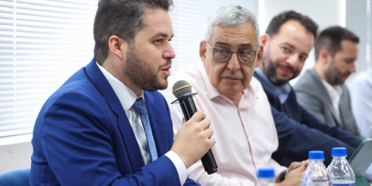 Gilvan debate Reforma Tributária com prefeitos em Porto Alegre e se reúne com governador Eduardo Leite