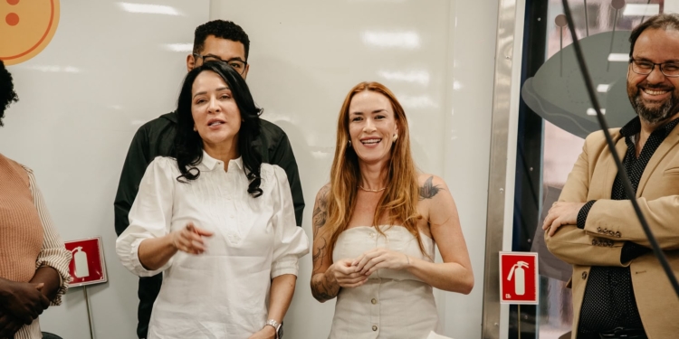 Primeira-dama do Estado visita Rio Grande da Serra e acompanha curso de Costura Criativa
