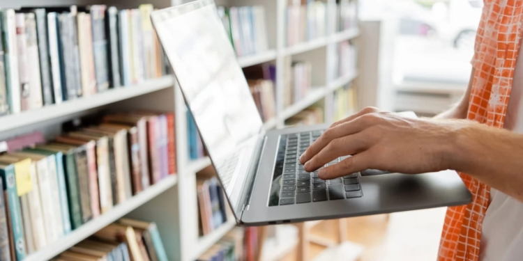 Plataforma de biblioteca digital lança projeto com ebooks gratuitos