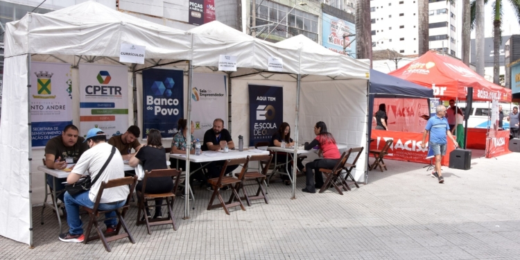 Circuito Andreense de Empreendedorismo realiza atendimento móvel no Centro nesta quarta