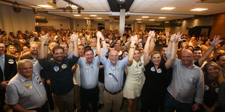 Tite Campanella lança oficialmente as candidaturas de Orlando e Carla Morando em São Caetano com mais de 1.000 pessoas