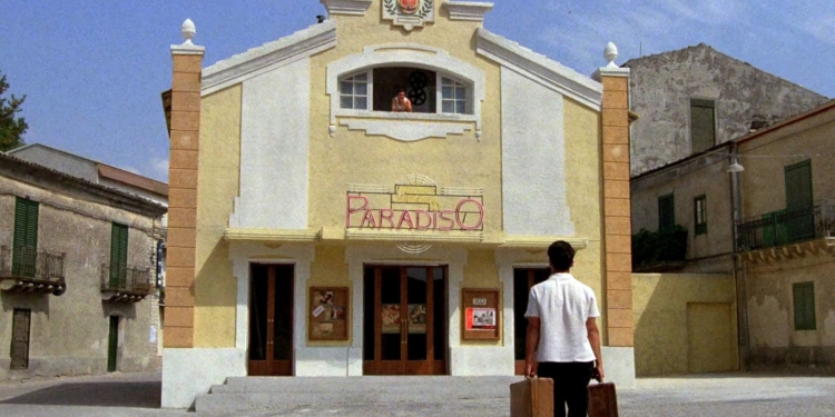São Caetano exibe filme Cinema Paradiso nesta quarta-feira no CineTeatro Santos Dumont