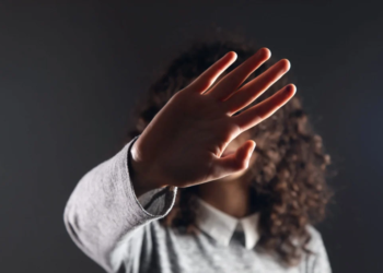 Protocolo Não Se Cale: conheça o sinal de socorro para mulheres vítimas de violência 