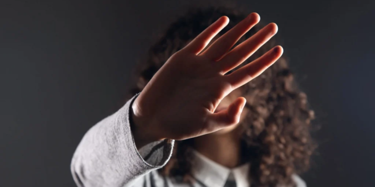 Protocolo Não Se Cale: conheça o sinal de socorro para mulheres vítimas de violência 