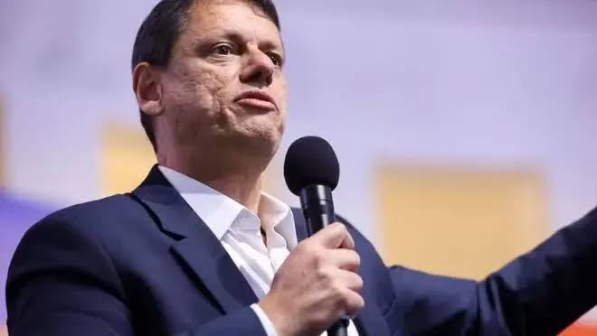Tarcísio sobre perseguição a motorista de Haddad: Nada