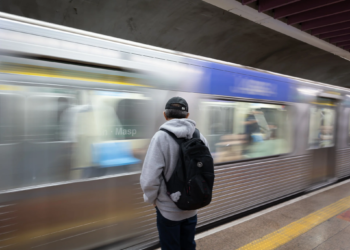 Metrô de SP aposenta bilhete magnético após 52 anos