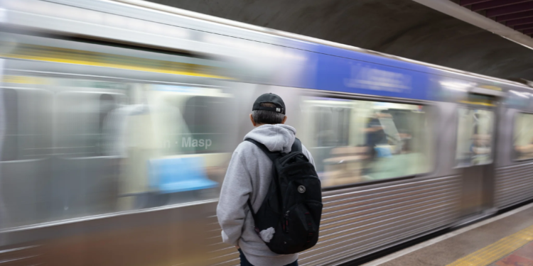 Metrô de SP aposenta bilhete magnético após 52 anos