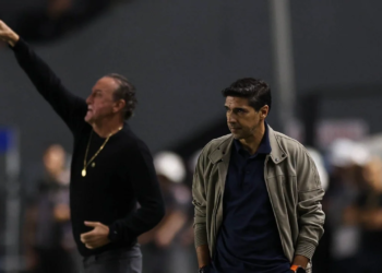 Abel Ferreira analisa partida, defende e cobra Vitor Roque: “Linguagem corporal”