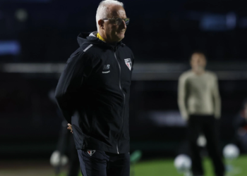 Dorival assume responsabilidade por 1º tempo “irreconhecível”