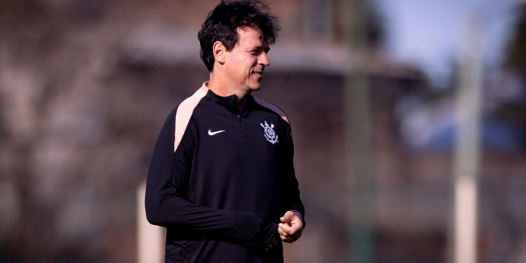 Corinthians mira retornos para reforçar elenco na decisão contra o Estudiantes