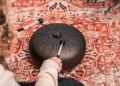 Yoga com instrumentos promove experiência sensorial gratuita neste sábado em RP