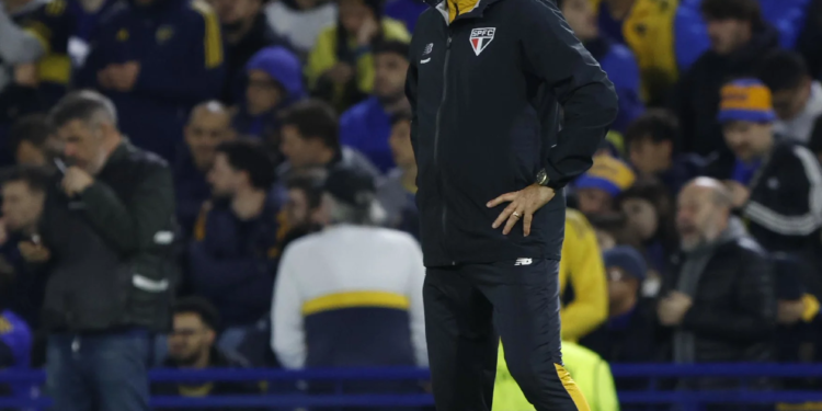 Dorival lamenta chances perdidas e revela problema físico de Luciano