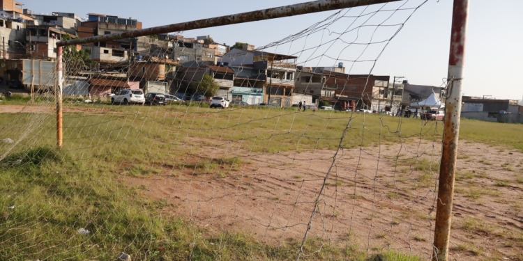 Marcelo Oliveira anuncia construção de escola e campo sintético no Jardim Oratório
