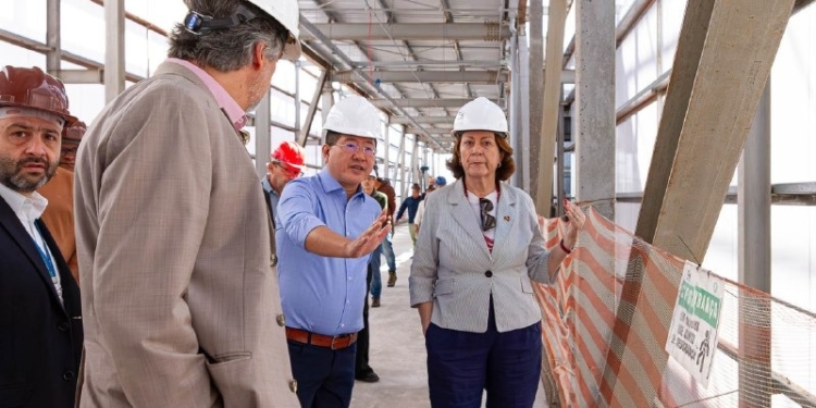 Obras do CEU Diadema são vistoriadas por autoridades municipais e federais