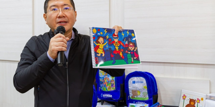Desenhos de estudantes da rede municipal de Diadema vão estampar cadernos e mochilas em 2027