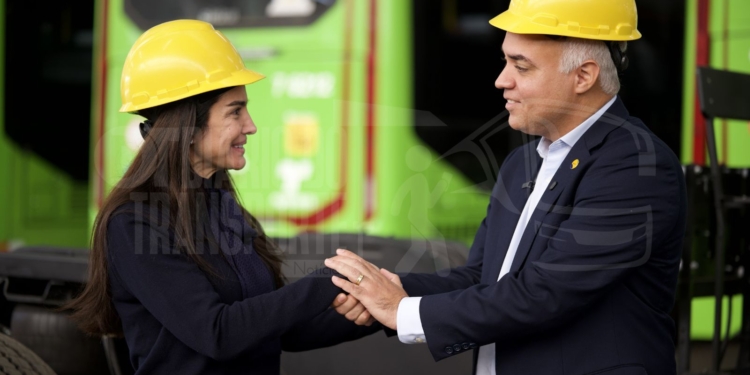 Eletra entrega a Ministro das Cidades proposta para financiamento de ônibus elétricos feitos no Brasil