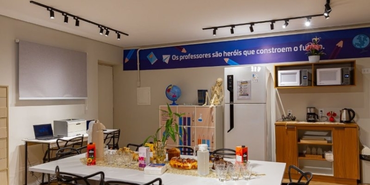 EMEB Jorge Amado ganha nova sala dos professores