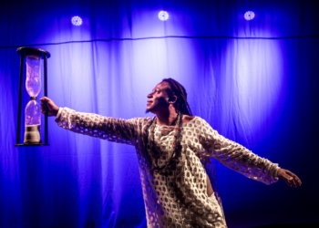 Teatro Elis Regina, em SBC, recebe espetáculo que une história, literatura e espiritualidade