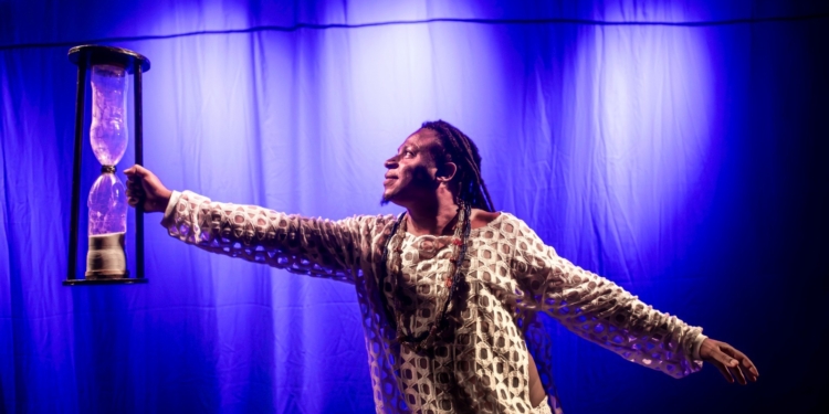 Teatro Elis Regina, em SBC, recebe espetáculo que une história, literatura e espiritualidade