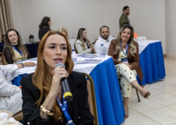 Letícia Auriani leva experiências de RGS para Escola de Primeiras-Damas em Águas de Lindóia