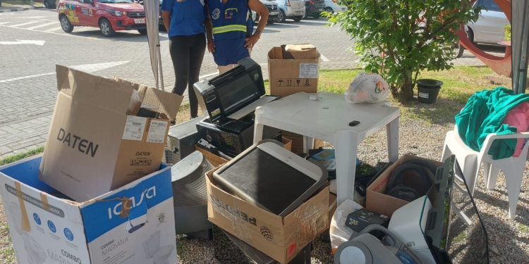 Ribeirão Pires promoveu Drive-Thru de Lixo Eletrônico no Paço