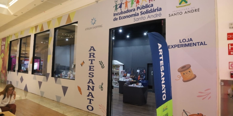 Loja da Incubadora Pública de Economia Solidária completa uma década no Atrium Shopping