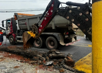 Recapeamento da Rua Miguel Prisco avança com implantação de guias e sarjetas
