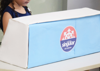 Singular realiza eleição simulada com crianças de 6 a 10 anos sobre voto consciente,