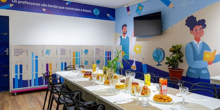 Diadema entrega nova sala dos professores na EMEE Olga Benário