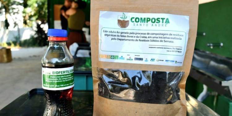 Semasa apresenta experiência do Quintal Verde na II Semana Lixo Zero Piracicaba
