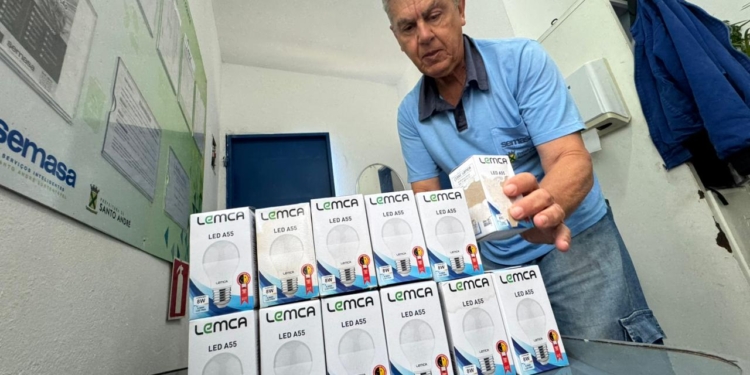 Santo André inicia nova etapa da troca gratuita de lâmpadas nas Estações de Coleta
