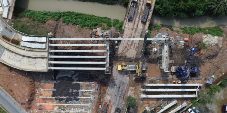 Maior obra de mobilidade de RP avança com içamento das vigas do Viaduto Estaiado