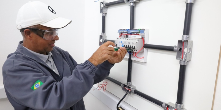 Mauá abre curso gratuito de eletricista predial