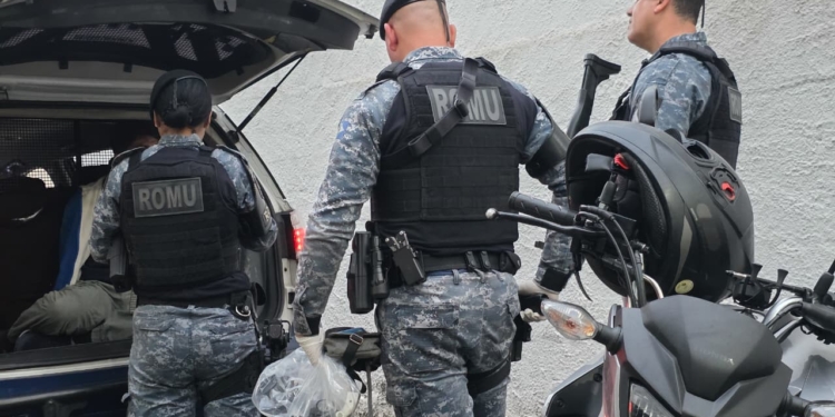 GCM de São Caetano prende homem armado e recupera motocicleta furtada