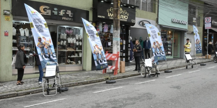 Ação com cadeiras de rodas em Santo André promove conscientização sobre acessibilidade