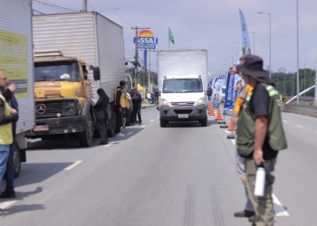 No Dia Nacional do Caminhoneiro, Santo André realiza ação educativa na Avenida dos Estados
