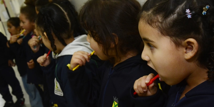 Programa Saúde na Escola reforça atendimento preventivo a alunos da rede municipal de SA