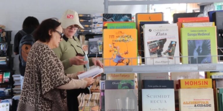 Feira Literária de Ribeirão Pires reúne editoras, autores e cerca de 80 lançamentos de livros