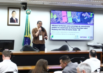 Semasa participa do IV ComPública com trabalho sobre comunicação e mudanças climáticas