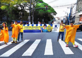 Diadema promove esquetes nas ruas para estimular empatia no trânsito