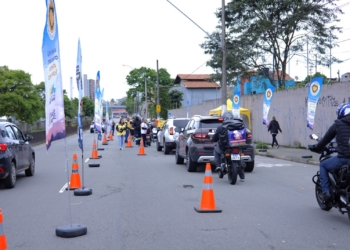 Blitz educativa orienta motoristas e motociclistas durante Mês da Mobilidade em SA