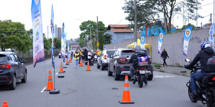 Blitz educativa orienta motoristas e motociclistas durante Mês da Mobilidade em SA