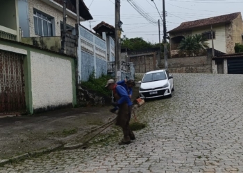 Ribeirão Pires reforça limpeza, capinação e manutenção urbana em Ouro Fino